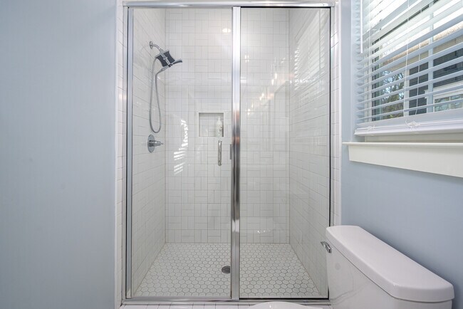 Building Photo - 303 Spruce St