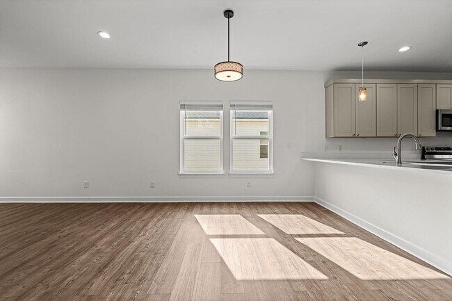 Building Photo - 2811 N Panama Ave