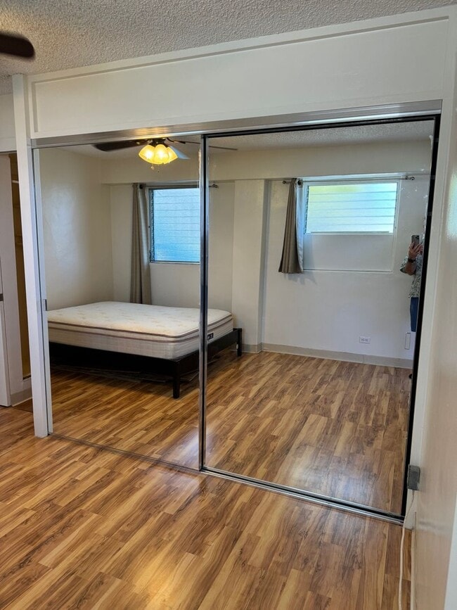 Building Photo - Central location! 1 bedroom, 1 bath, 1 parking. - Pet Possible - Available Now!