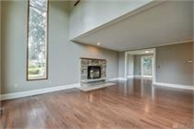 Building Photo - Fantastic 3 bedroom Home Now offering $200...