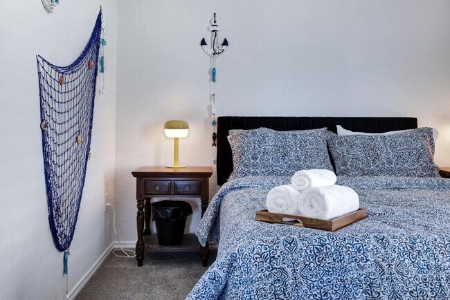 Building Photo - Move in Ready and FULLY FURNISHED 3 BD/2 BA located Far West San Antonio!