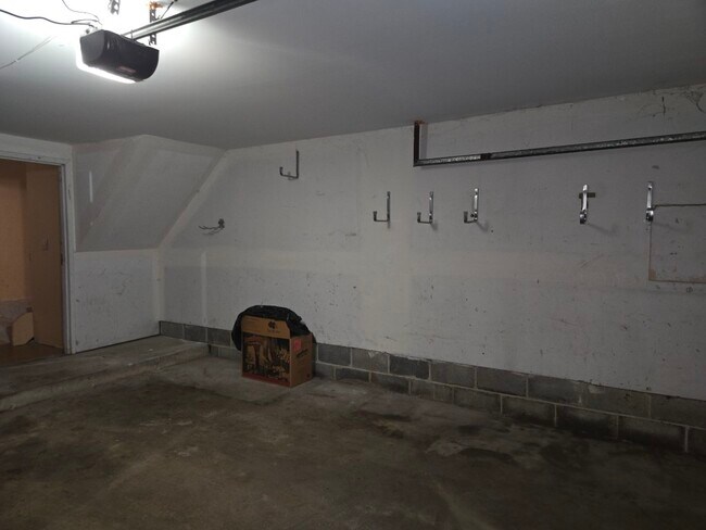 Building Photo - 6136 Palomino Ct
