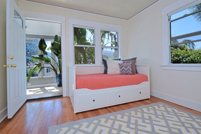 Building Photo - 10633 Chiquita St