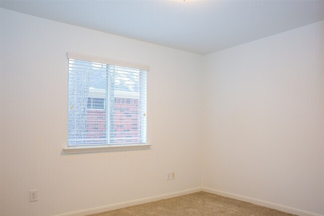 Building Photo - 91 Genesee Ridge Dr