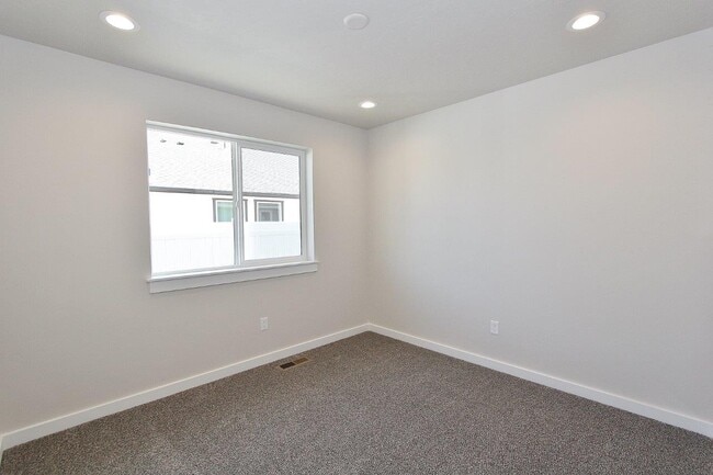 Building Photo - 1669 Kayak Rd