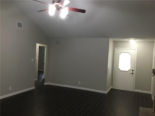 Building Photo - 307 Ridgewood Dr