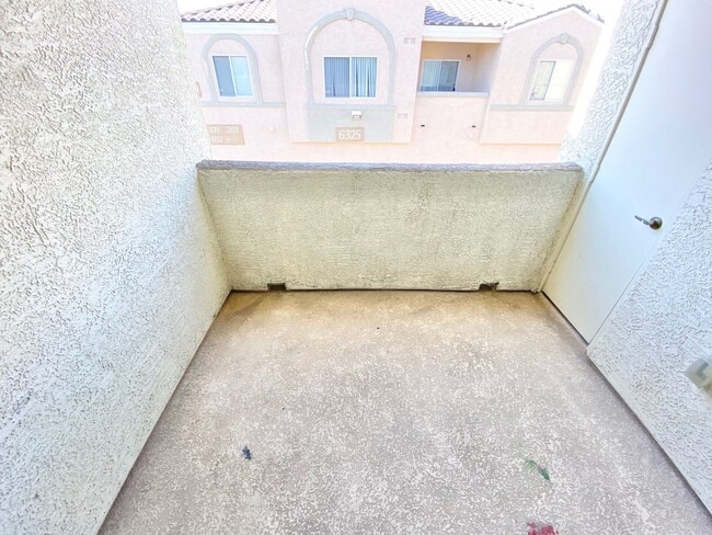 Building Photo - TOWNHOME LOCATED IN GATED BLACKHAWK COMMUN...