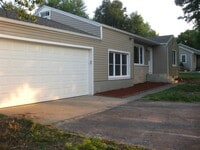 Building Photo - Lease 2 Own ...This Great South Springfiel...