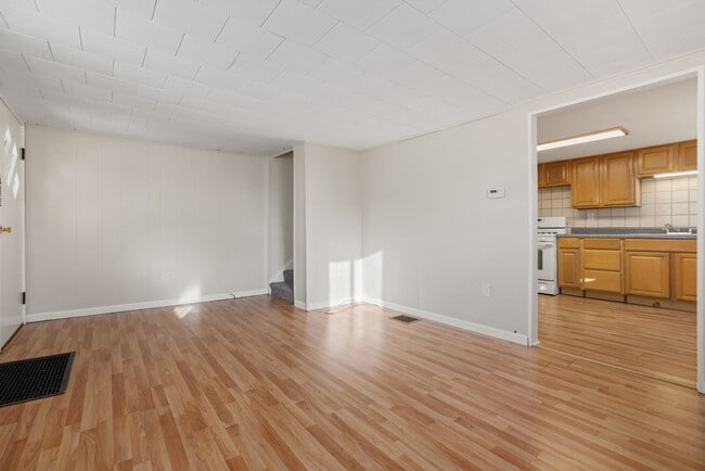 Building Photo - Stunning 3 bedroom home in McKees Rocks available now!