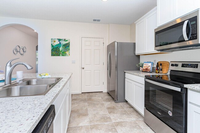 Building Photo - 732 Acadia Ct SE
