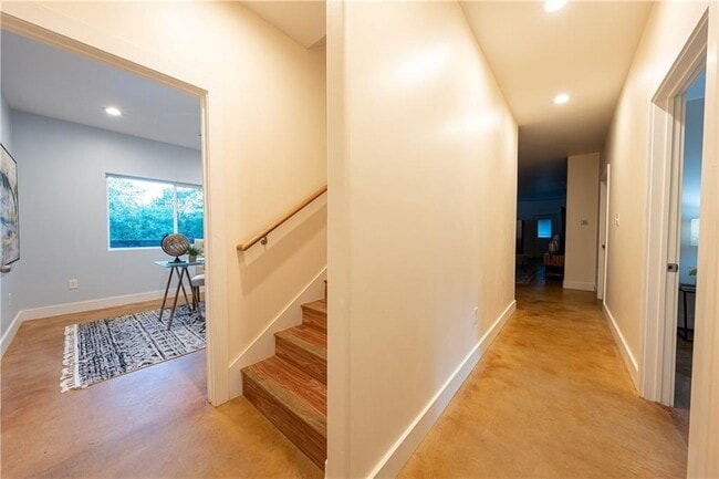 Building Photo - 3210 R O Dr
