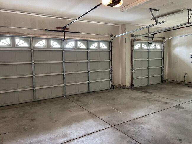 Building Photo - Immaculate 4br Pet Friendly Home in Morada