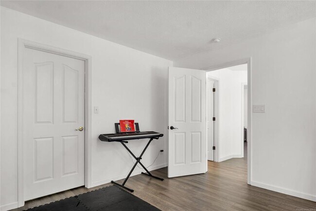 Building Photo - 717 Lantern Pl