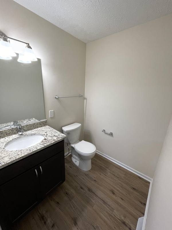 Building Photo - 4757 Ledgewood Dr