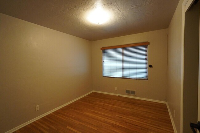 Building Photo - 2806 San Pedro Dr NE