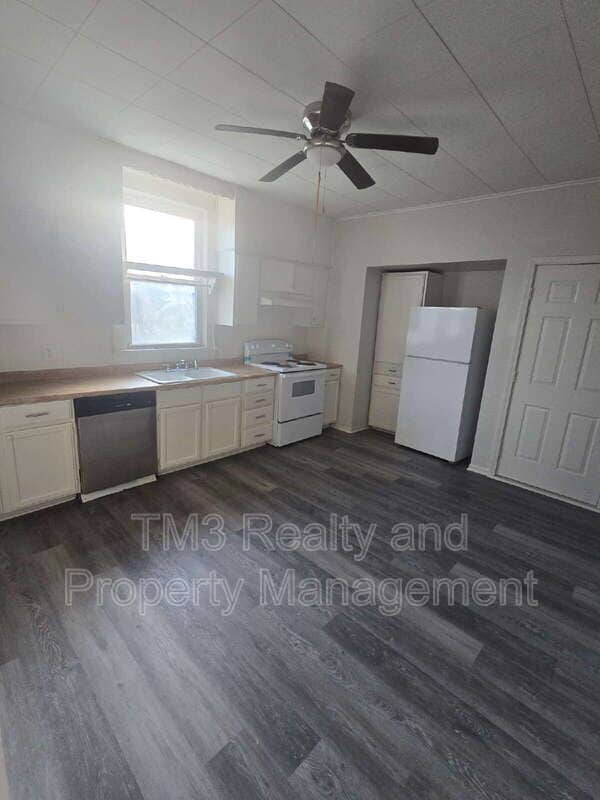 Building Photo - 819 N 9th St