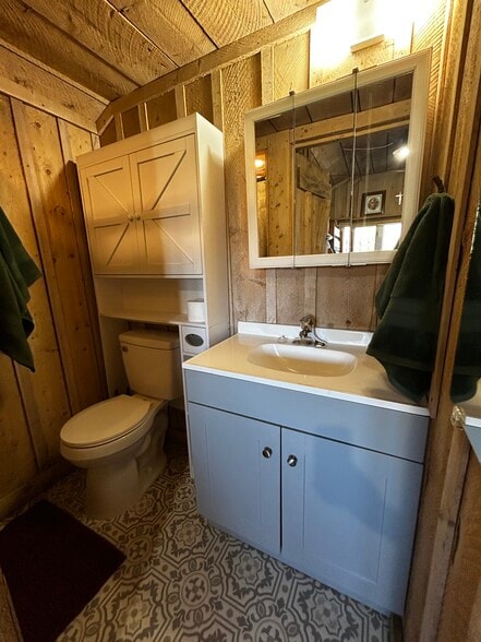 Building Photo - 810 Watt Canyon Rd