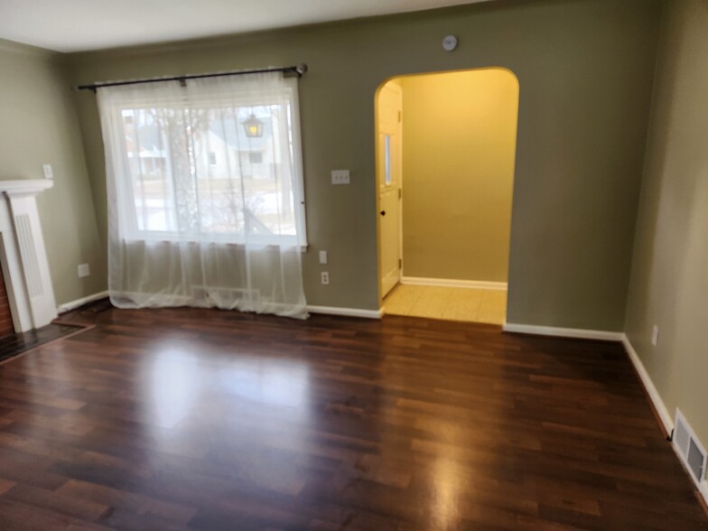 Living room - 21102 Lochmoor St