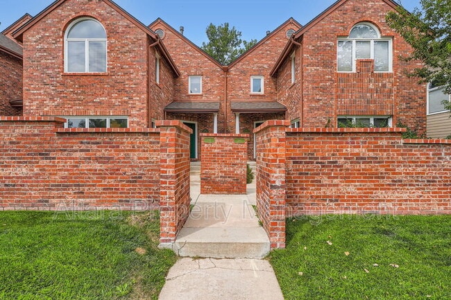 Building Photo - 287 S Holly St