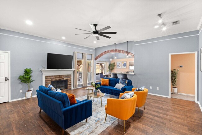 Building Photo - 324 Woodcrest Dr