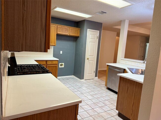 Building Photo - 1502 Woodstone S