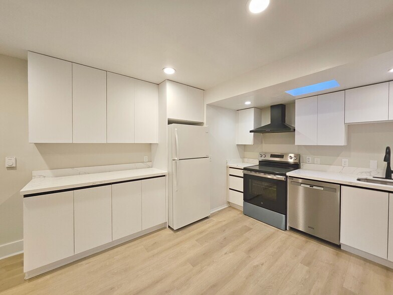 Building Photo - 11225 Goodwin Way NE