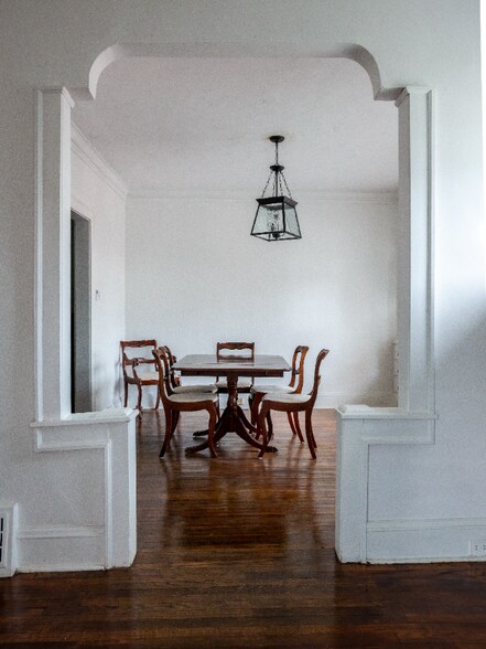 Building Photo - 2580 E 127th St