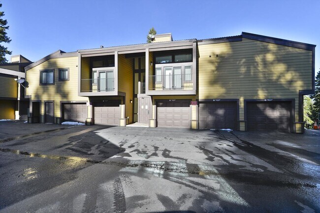 Building Photo - 2090 Chalet Rd