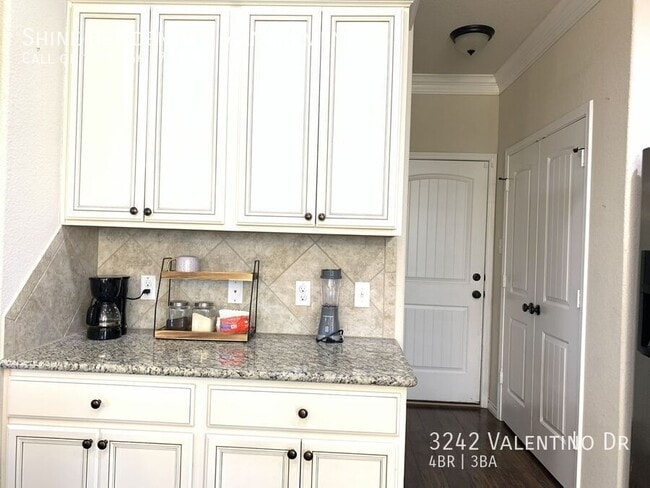 Building Photo - 3242 Valentino Dr