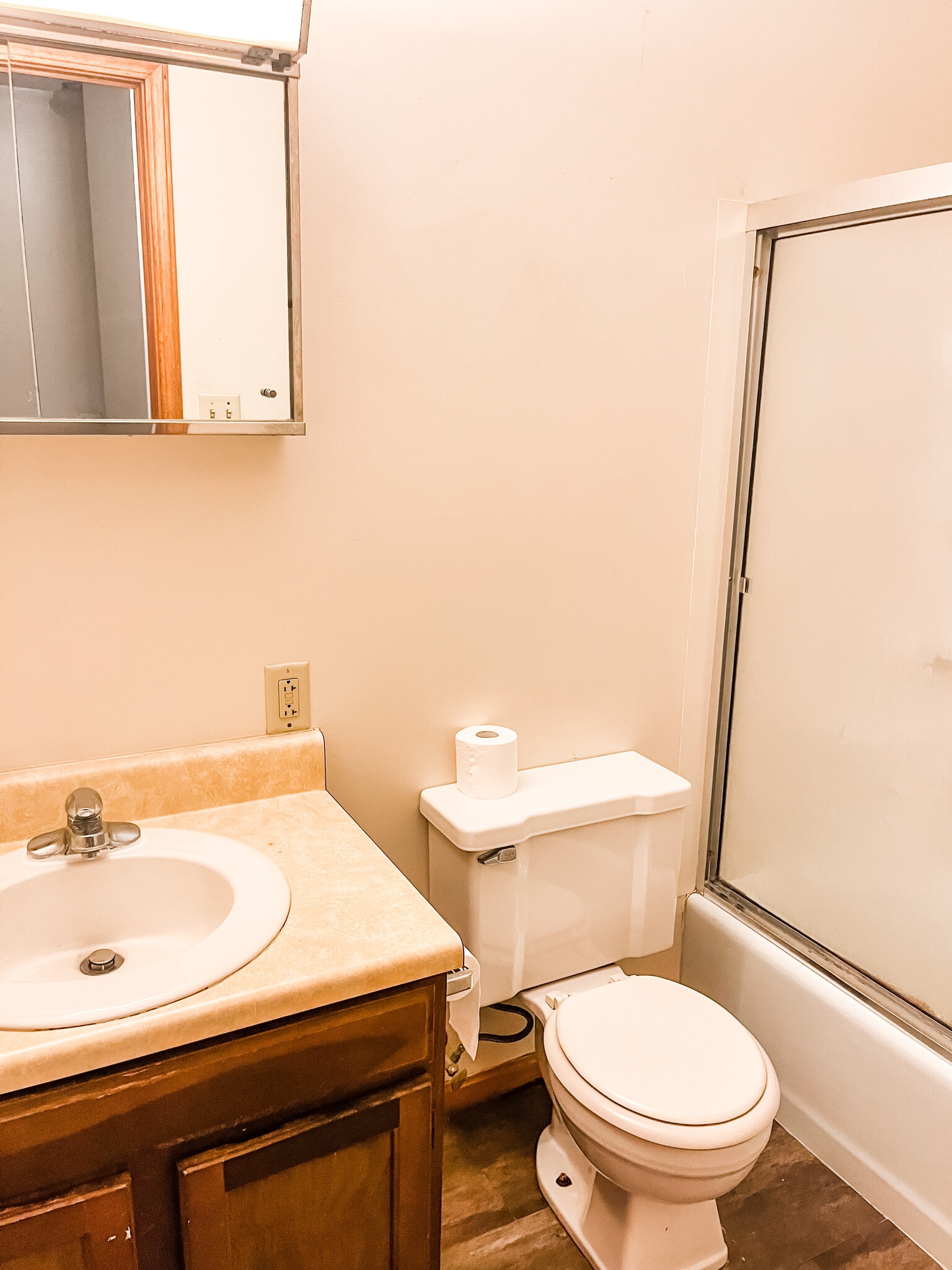 Upstairs Full Bath - 5229 Rule Rd