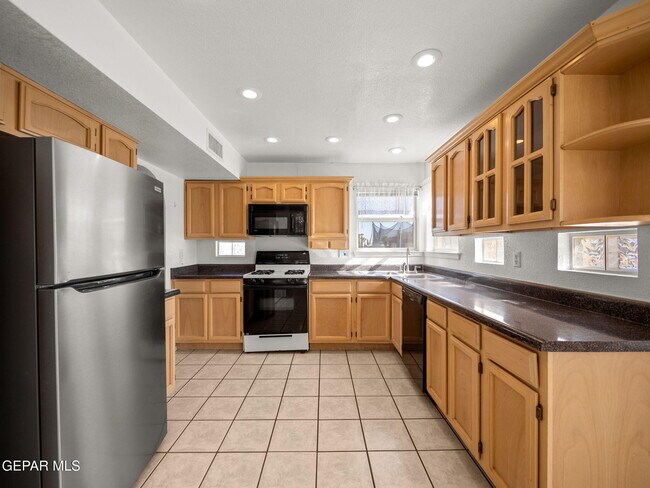 Building Photo - 4572 Loma Linda Cir