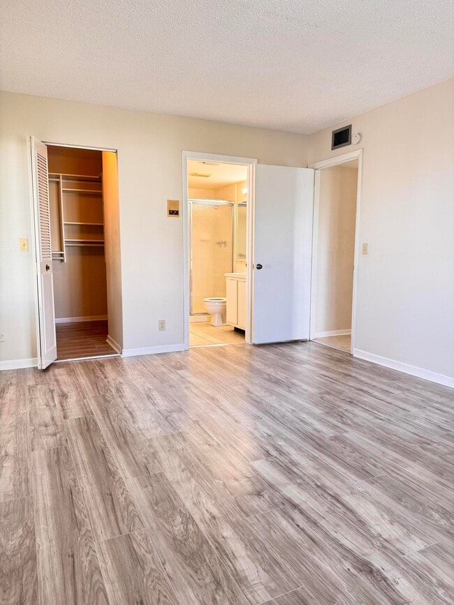 Building Photo - 1015 Green Pine Blvd