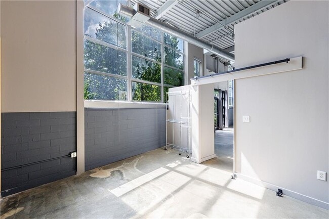 Building Photo - 400 Village Pkwy