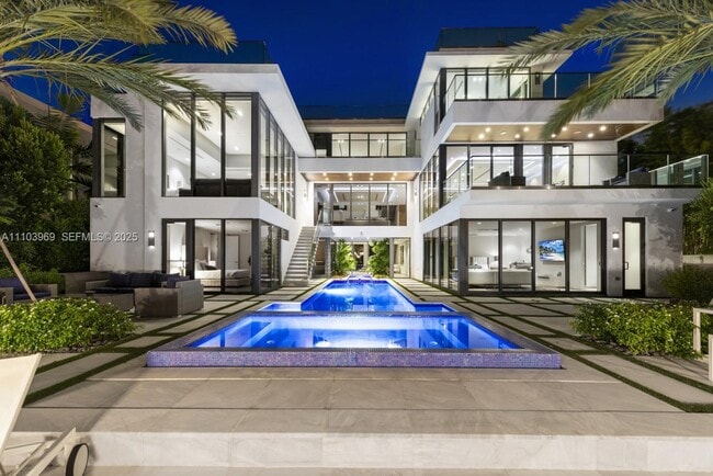 Building Photo - 440 Mola Ave