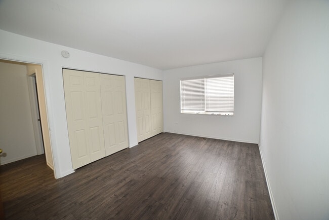 Building Photo - 437 N Cambridge Dr