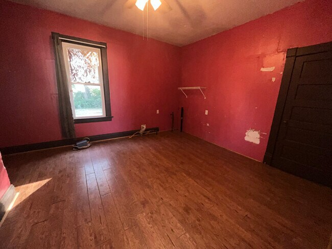 Building Photo - 2254 Lee Ave