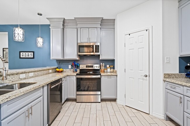 Building Photo - 204 Shadow Mountain Dr