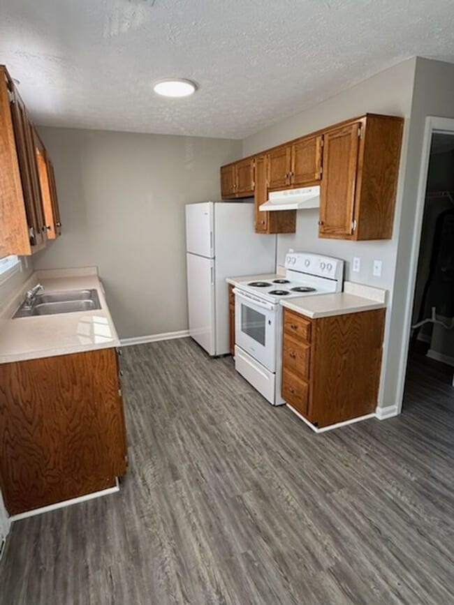 Building Photo - 203 Aqueduct Dr