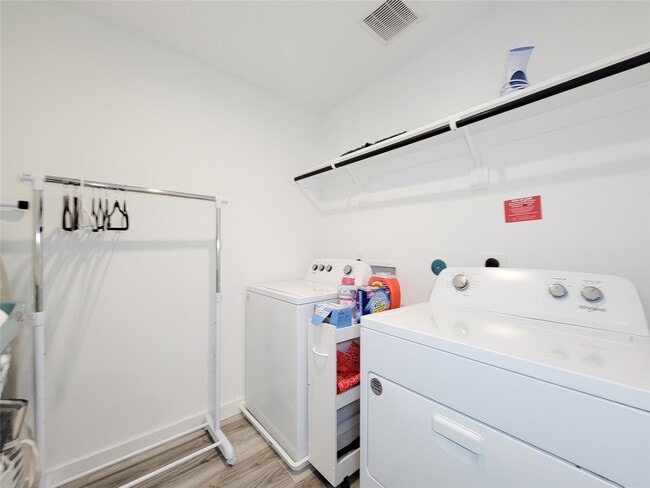 Building Photo - 3223 Creston Gate Dr