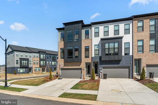 Building Photo - 720 Glenn Lk Dr