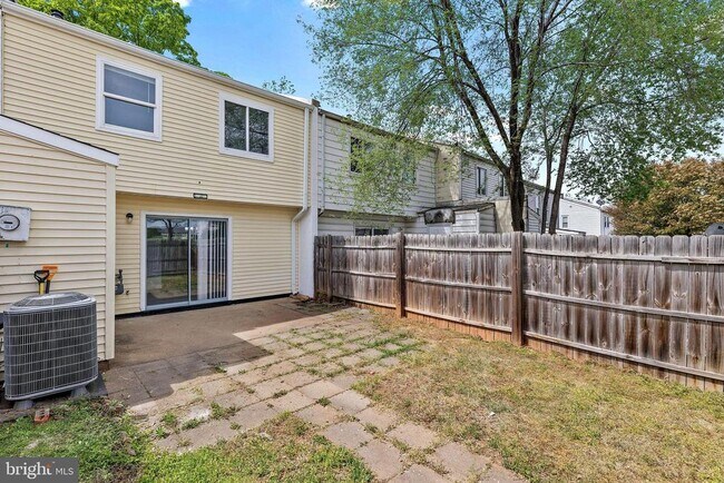 Building Photo - 8145 Community Dr