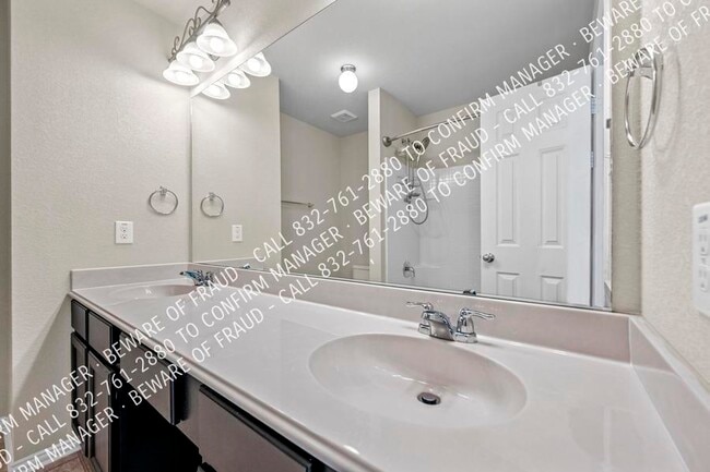 Building Photo - 5827 Tinsley Dr