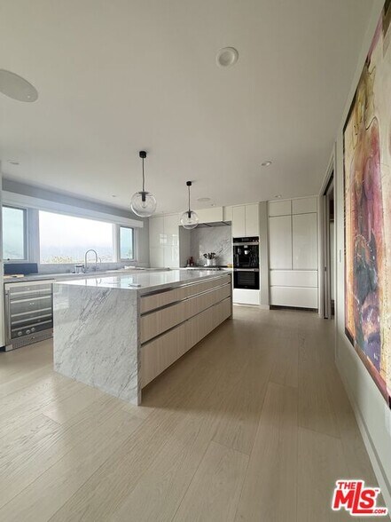 gourmet kitchen - 13778 Raywood Dr