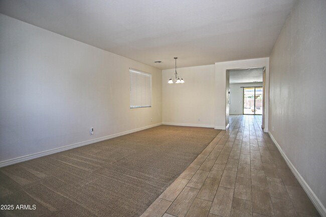 Building Photo - 1087 E Ibis St