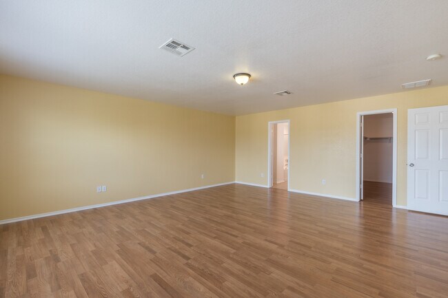 Building Photo - Spacious 4-Bedroom Home in Prime Round Roc...