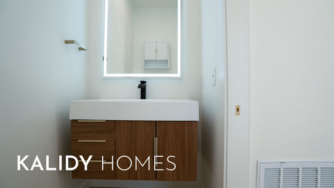 Building Photo - 605 N Idaho Ave