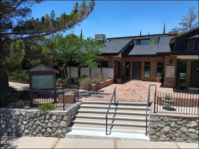 Building Photo - 4800 N Stanton St