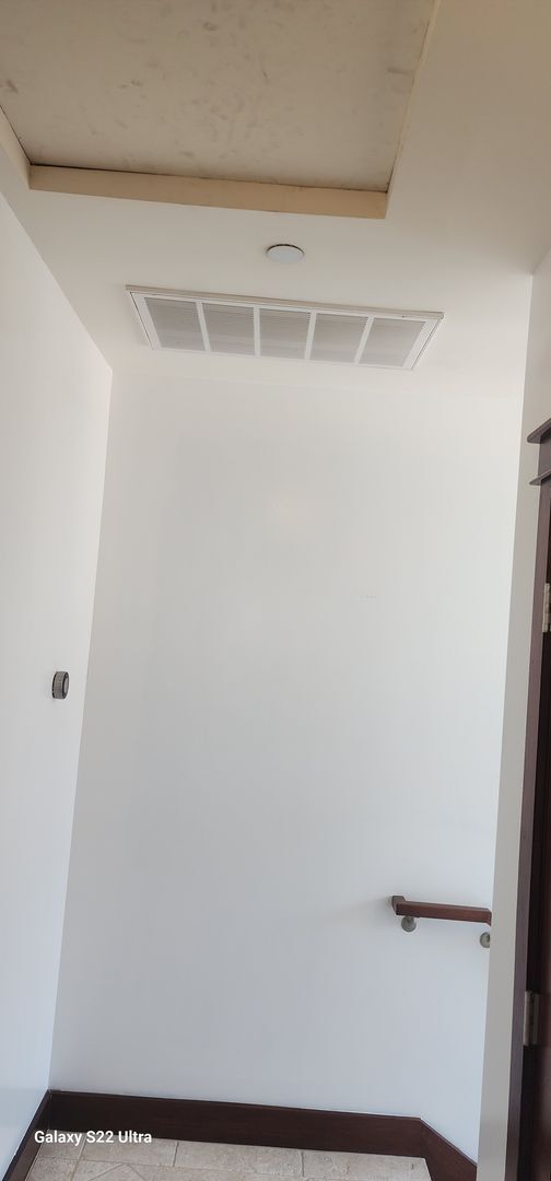 Building Photo - Spacious and freshly updated 2 bedroom, 2 ...