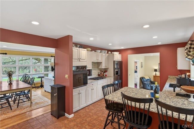 Building Photo - 3862 State St