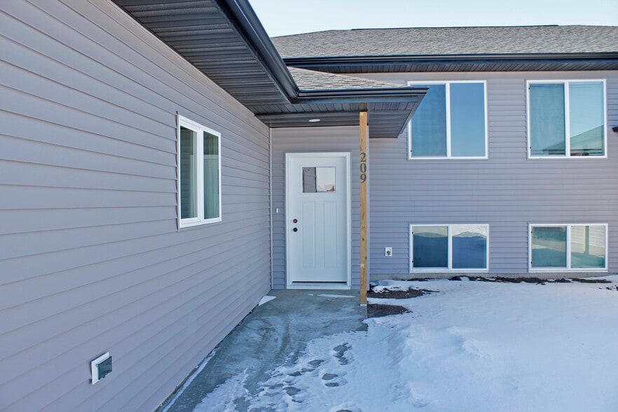 Building Photo - 209 Dogwood Ave